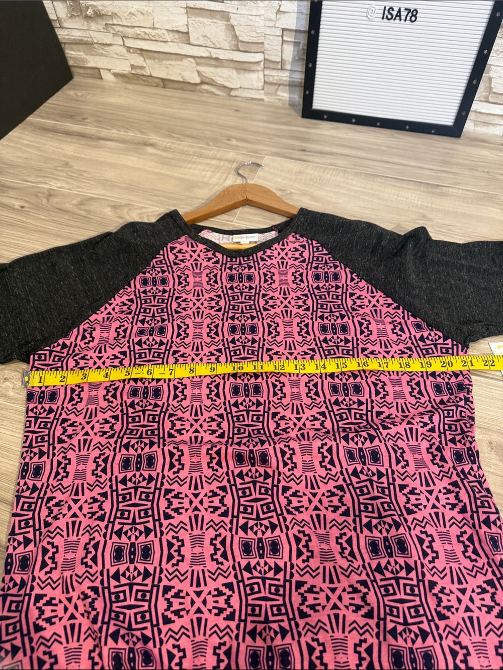 LuLaRoe XL Pink Geometric Raglan Randy Tee - Picture 7 of 9